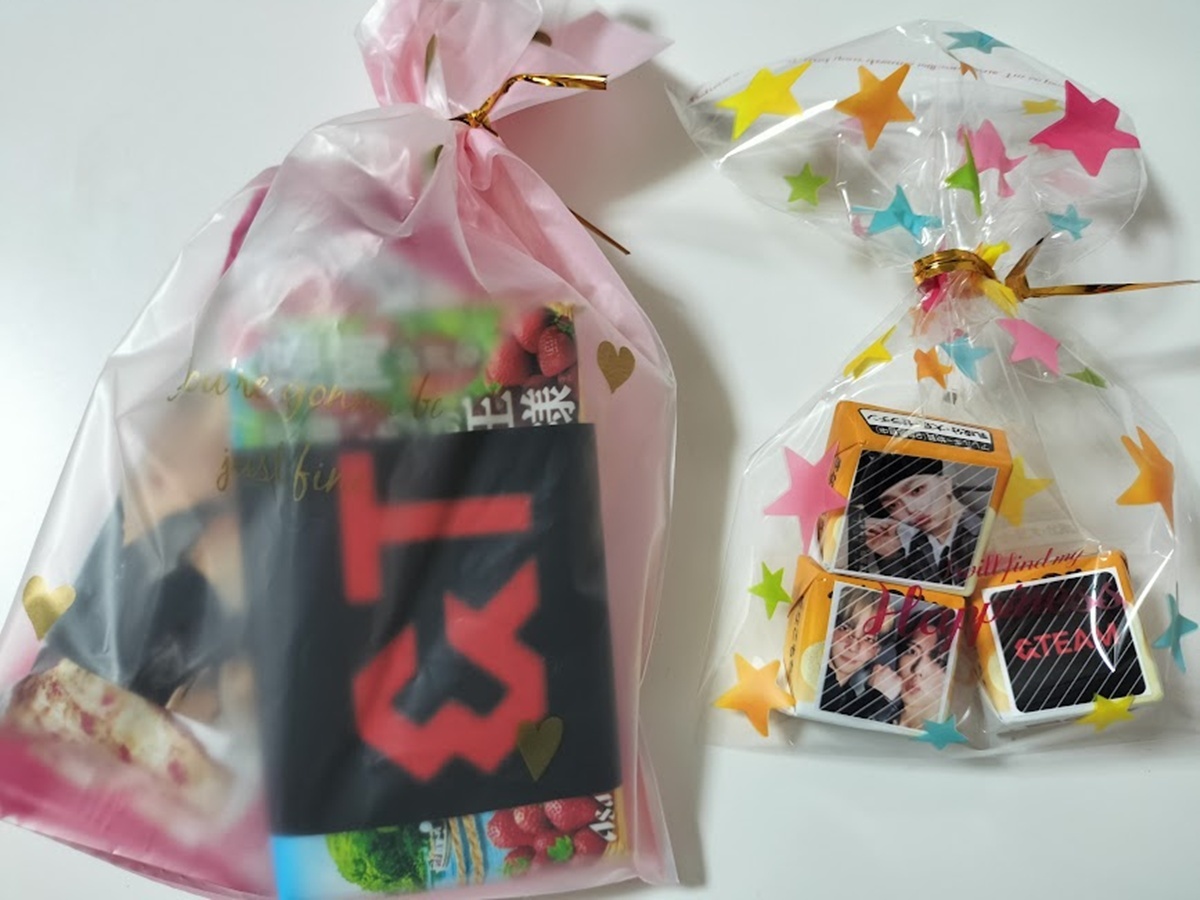 完成した全アイテムを美しく配置した横長の写真