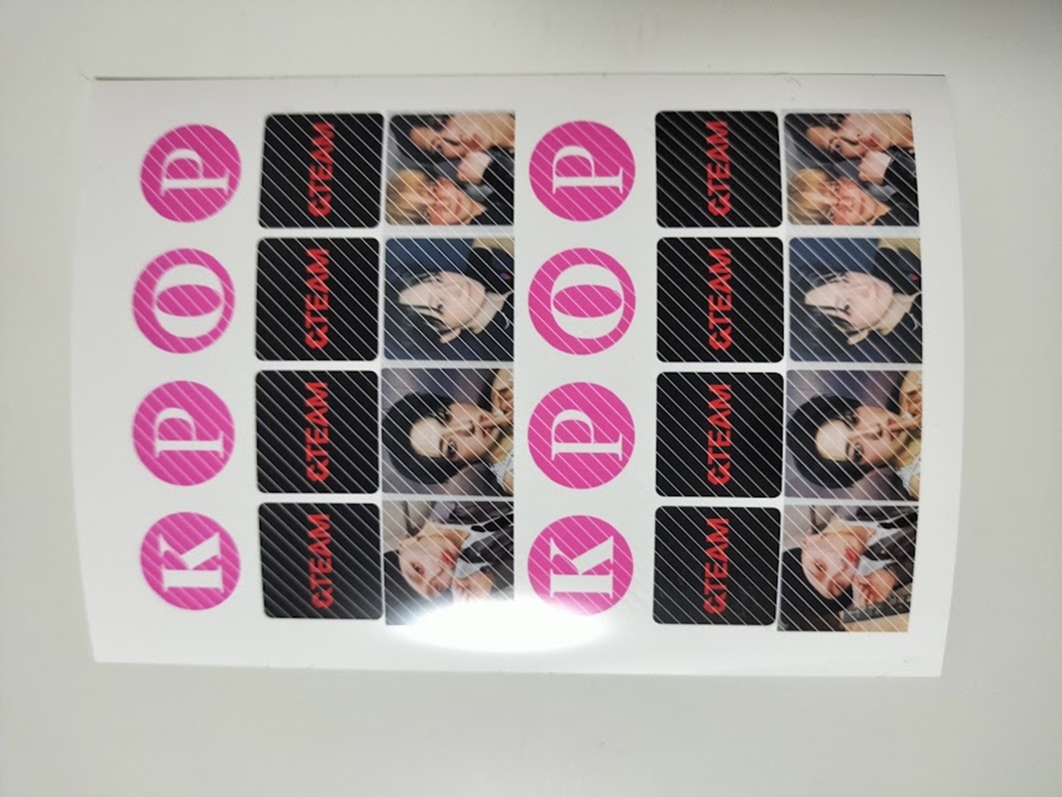 メンバー写真入りのL判シールプリント