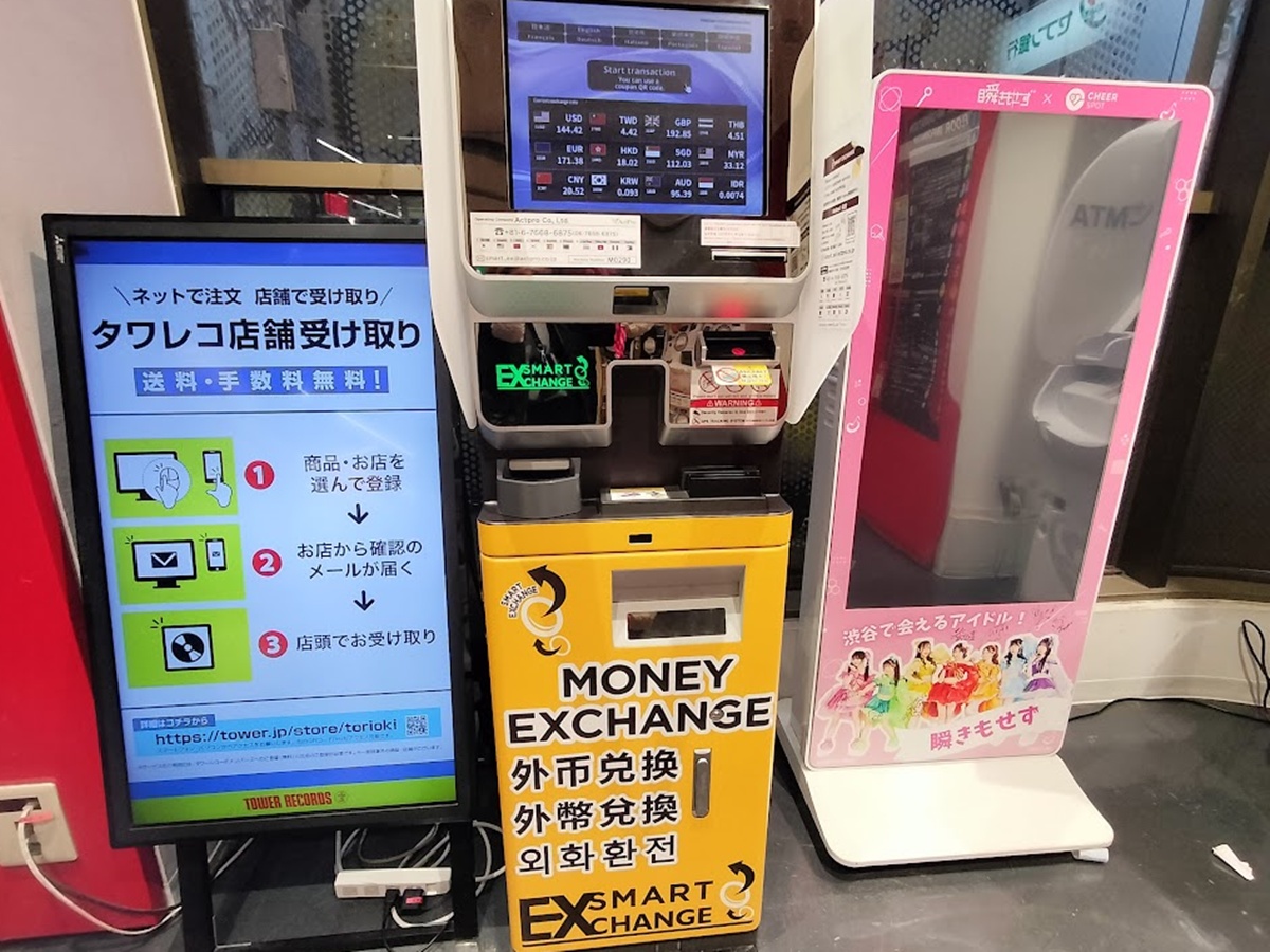 店内に設置された外貨両替機